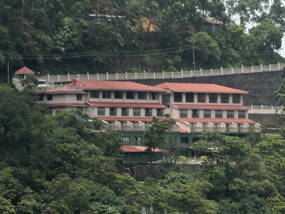 Red-roofed resort buildings on the Munnar hillside