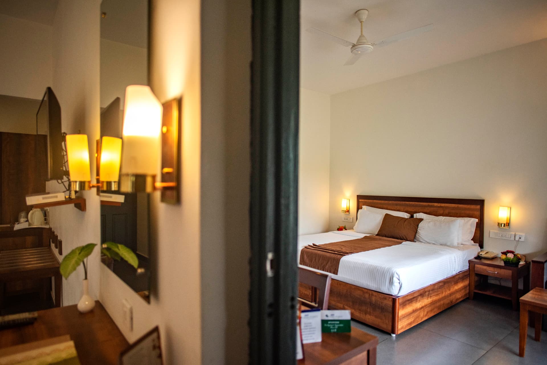 Guest room interior – Abad Green Forest, Thekkady