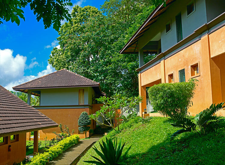 Guest blocks and landscaped gardens – Abad Green Forest, Thekkady