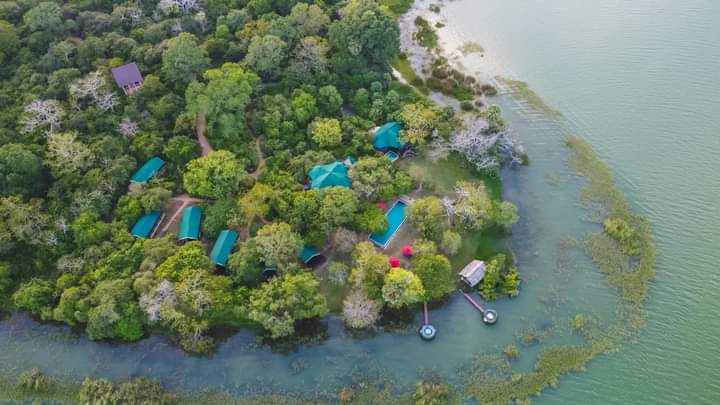 Lakeside Retreat Overview