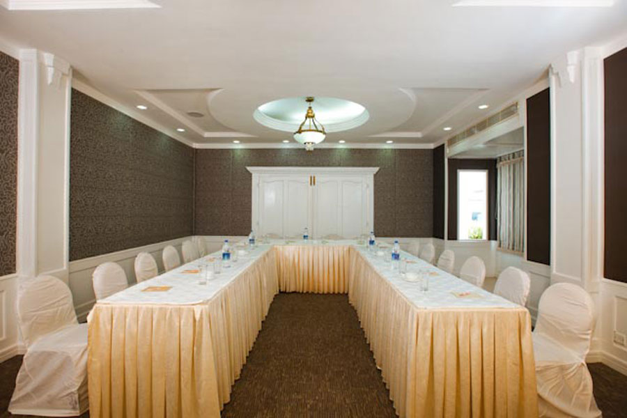 Garden Court meeting room with long boardroom table