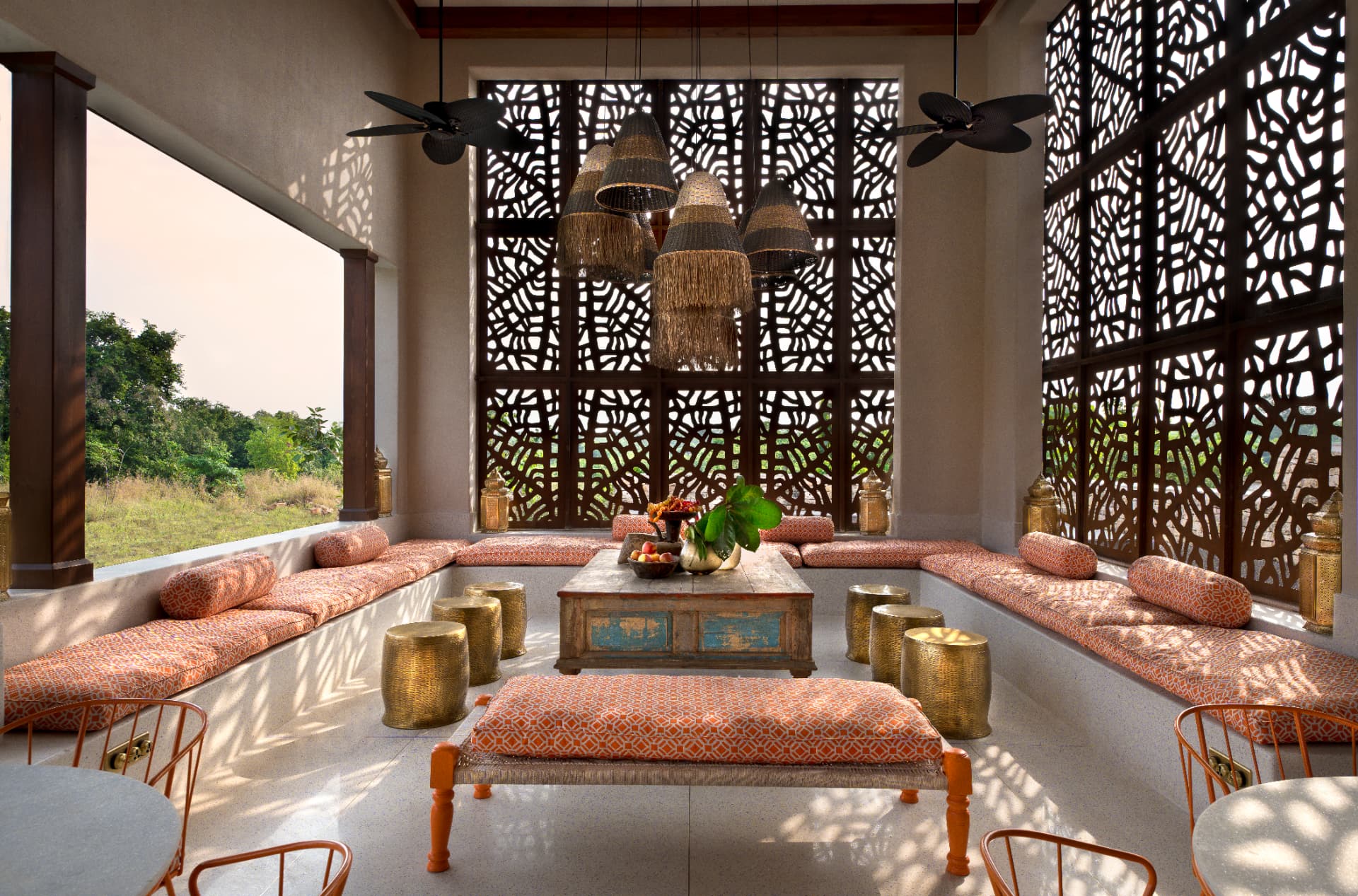 Screened lounge with village daybeds