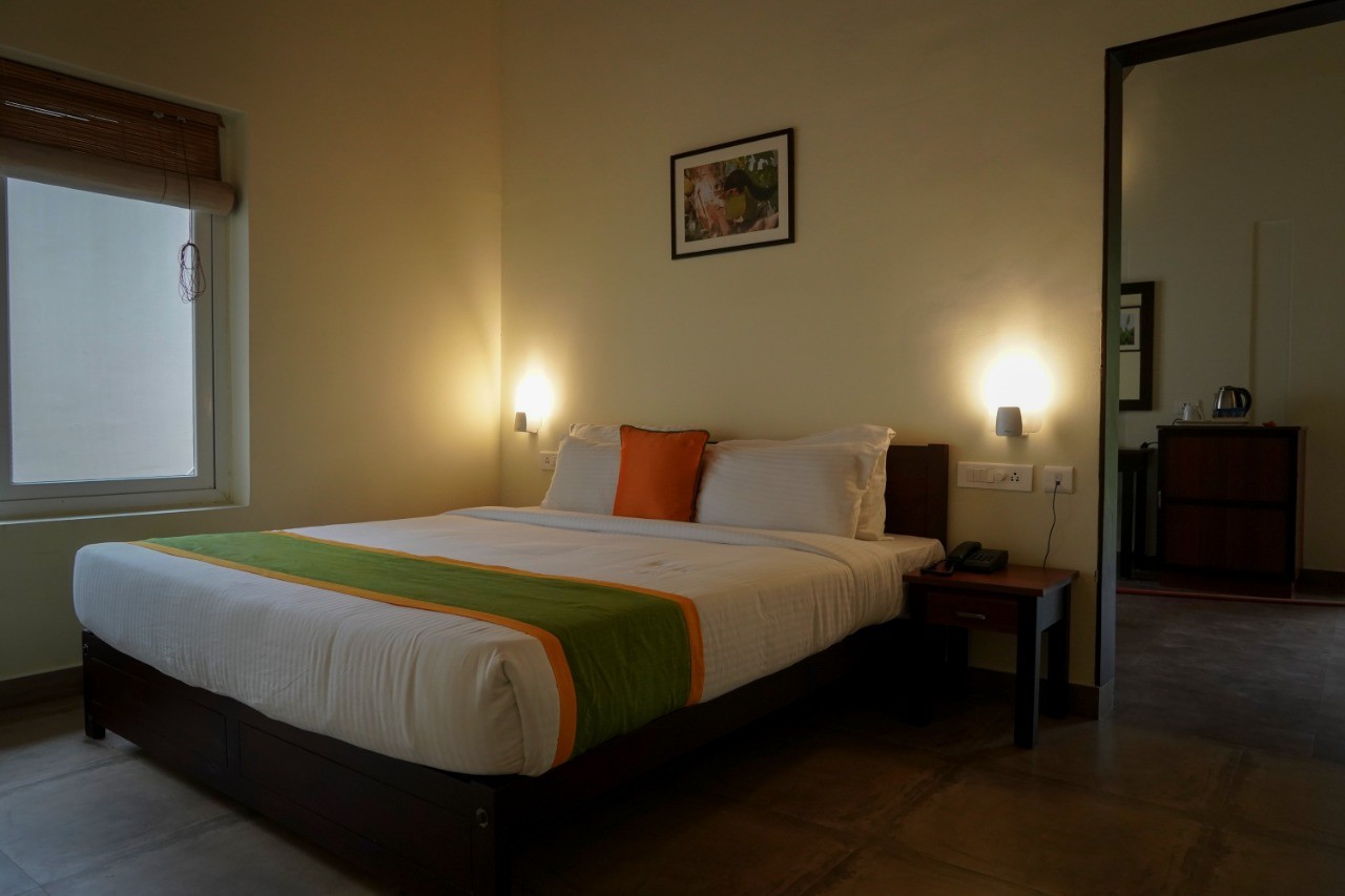 Pool villa bedroom – Abad Brookside Lakkidi, Wayanad