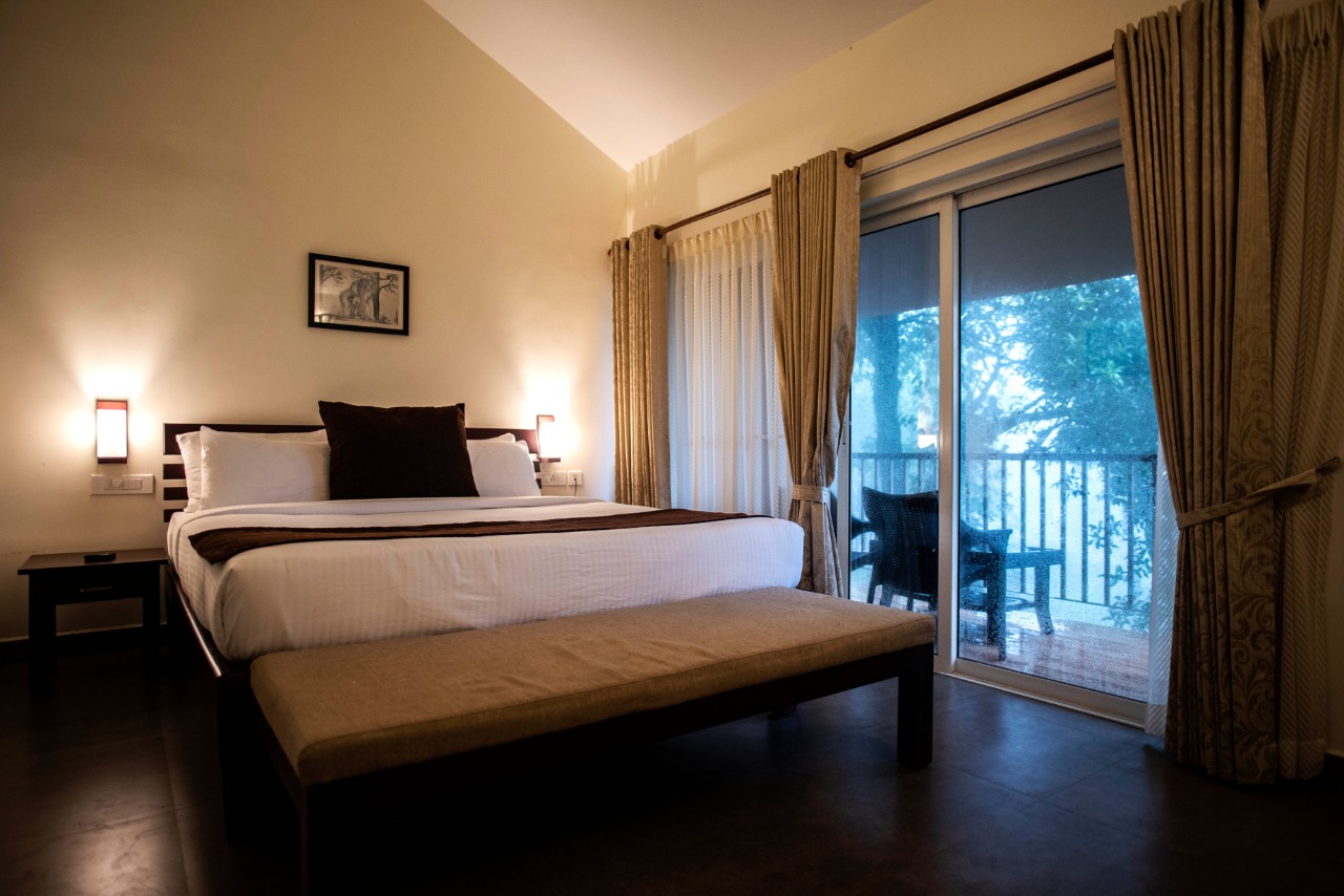 Guest room with balcony – Abad Brookside Lakkidi, Wayanad