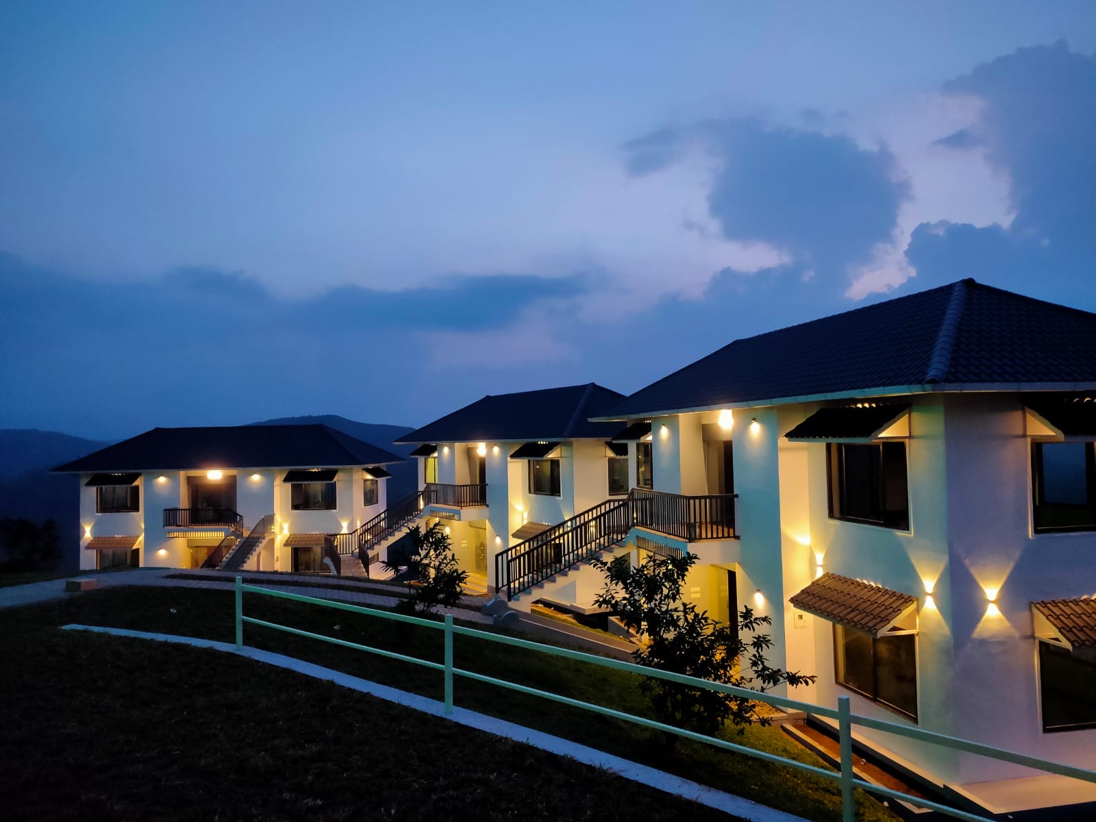 Guest blocks at dusk – Abad Silver Mist, Vagamon