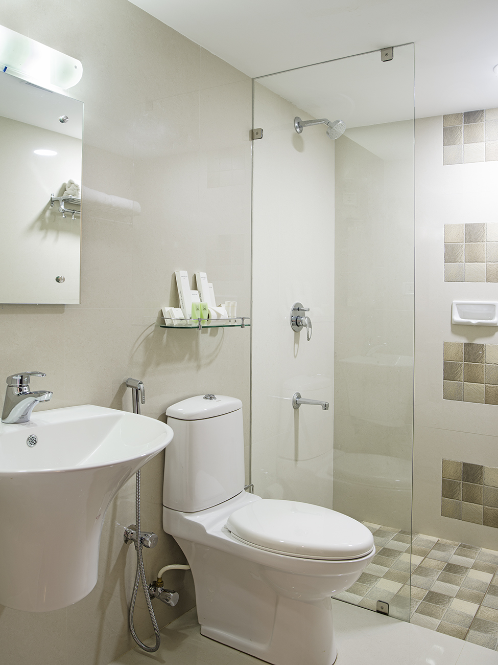 Superior Room bathroom with walk-in shower at Abad Copper Castle