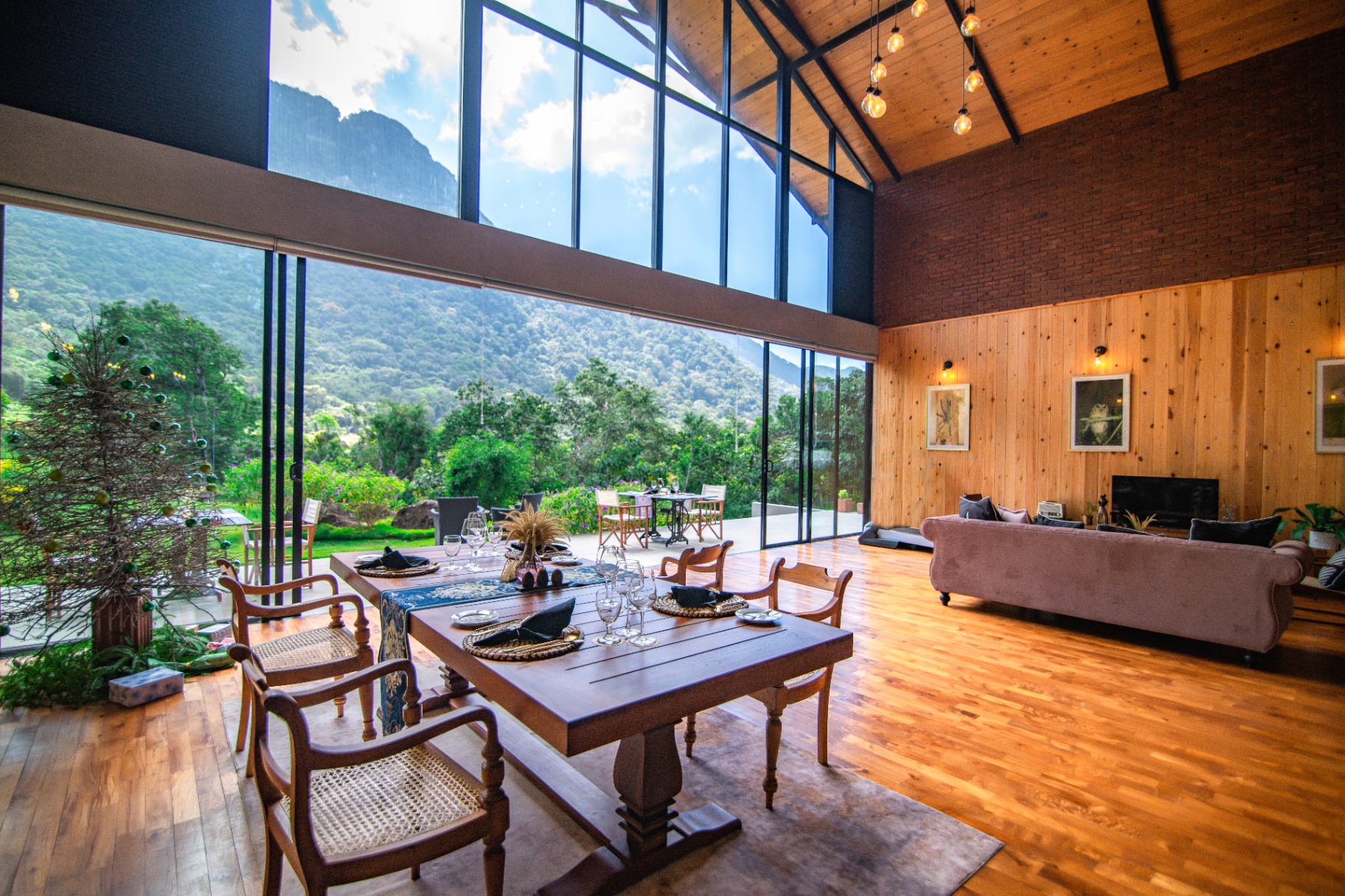 Interior Dining & Living