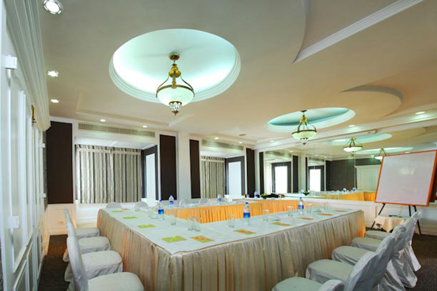 Garden Court conference room with whiteboard and presentation setup